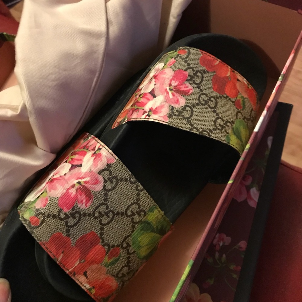 Gucci bloom slides